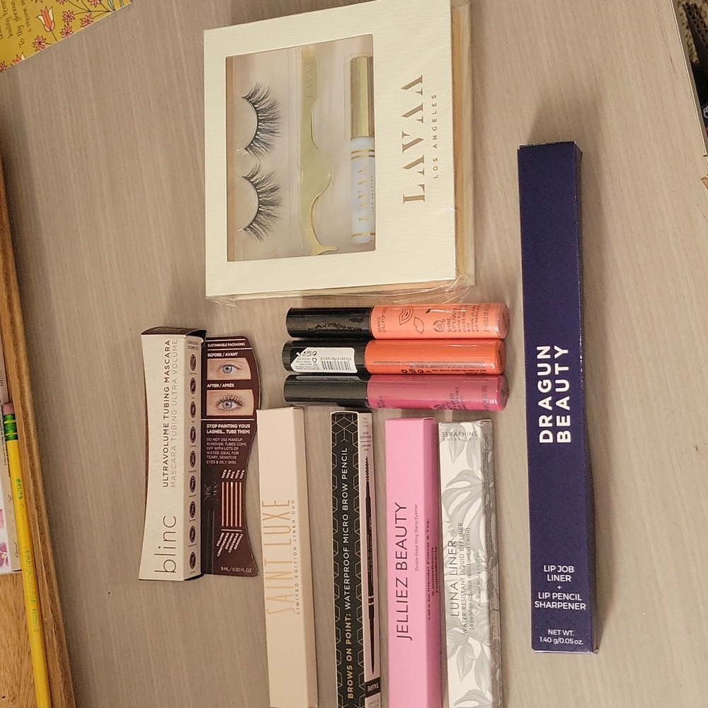 Boxycharm 10 item eye & lip lot
